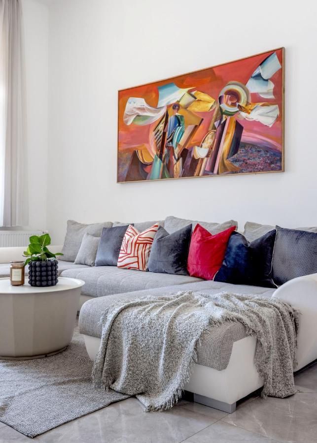 Apartment Skyline Serenity Retreat @vaci Famous Street Budapest
