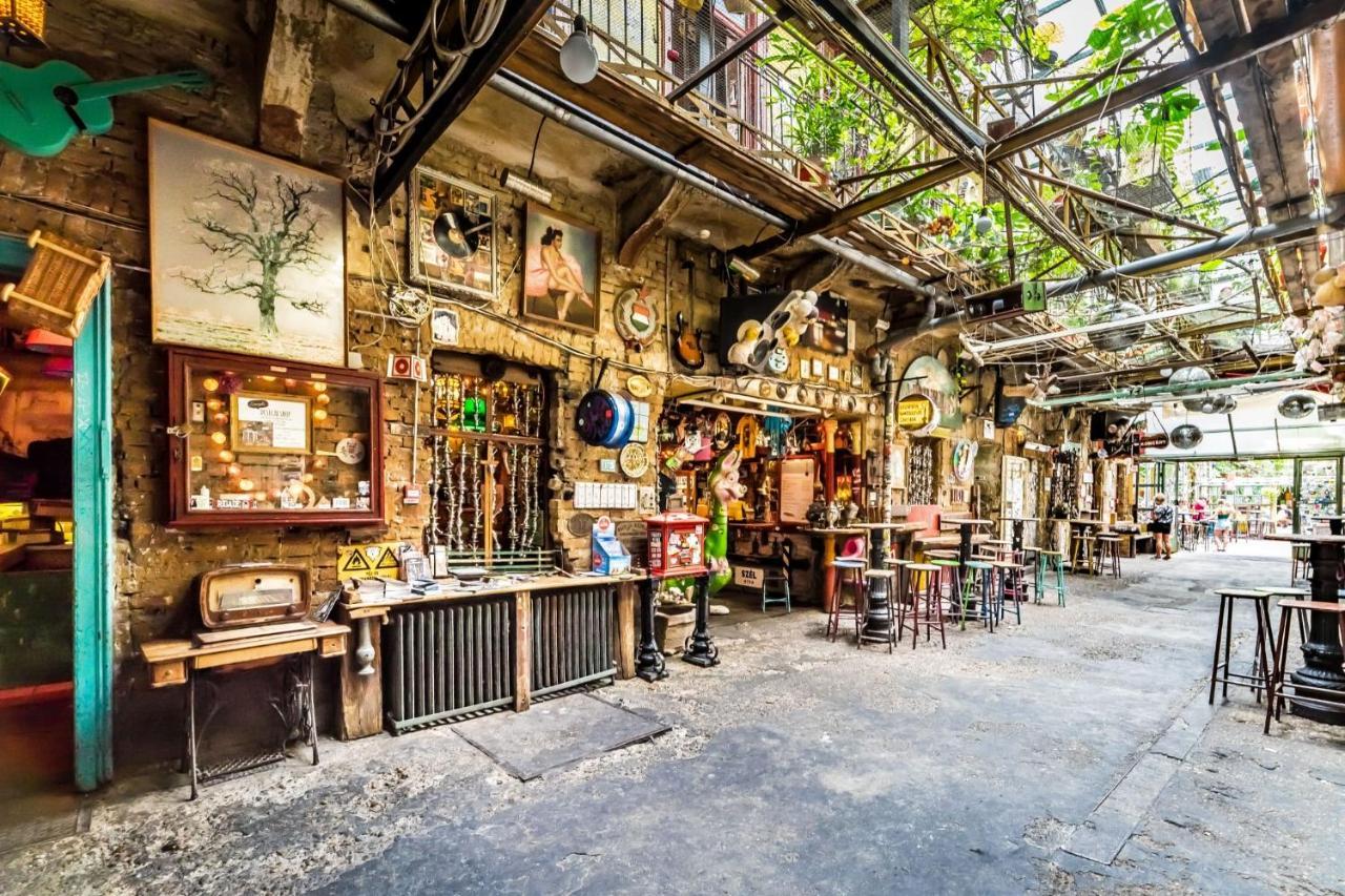 Skyline Serenity Retreat @vaci Famous Street Apartment Budapest