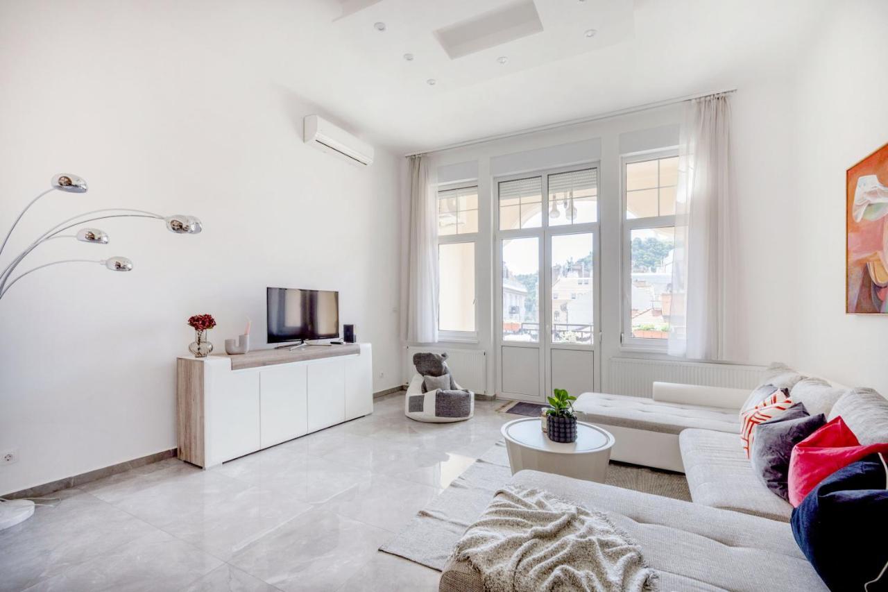 Skyline Serenity Retreat @vaci Famous Street Apartment *