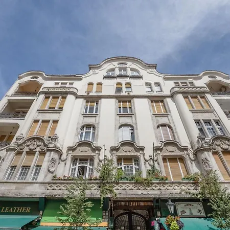 Skyline Serenity Retreat @Vaci Most Famous Street Budapest Exterior photo