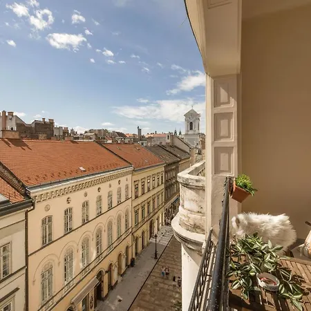 Skyline Serenity Retreat @Vaci Most Famous Street Budapest Exterior photo