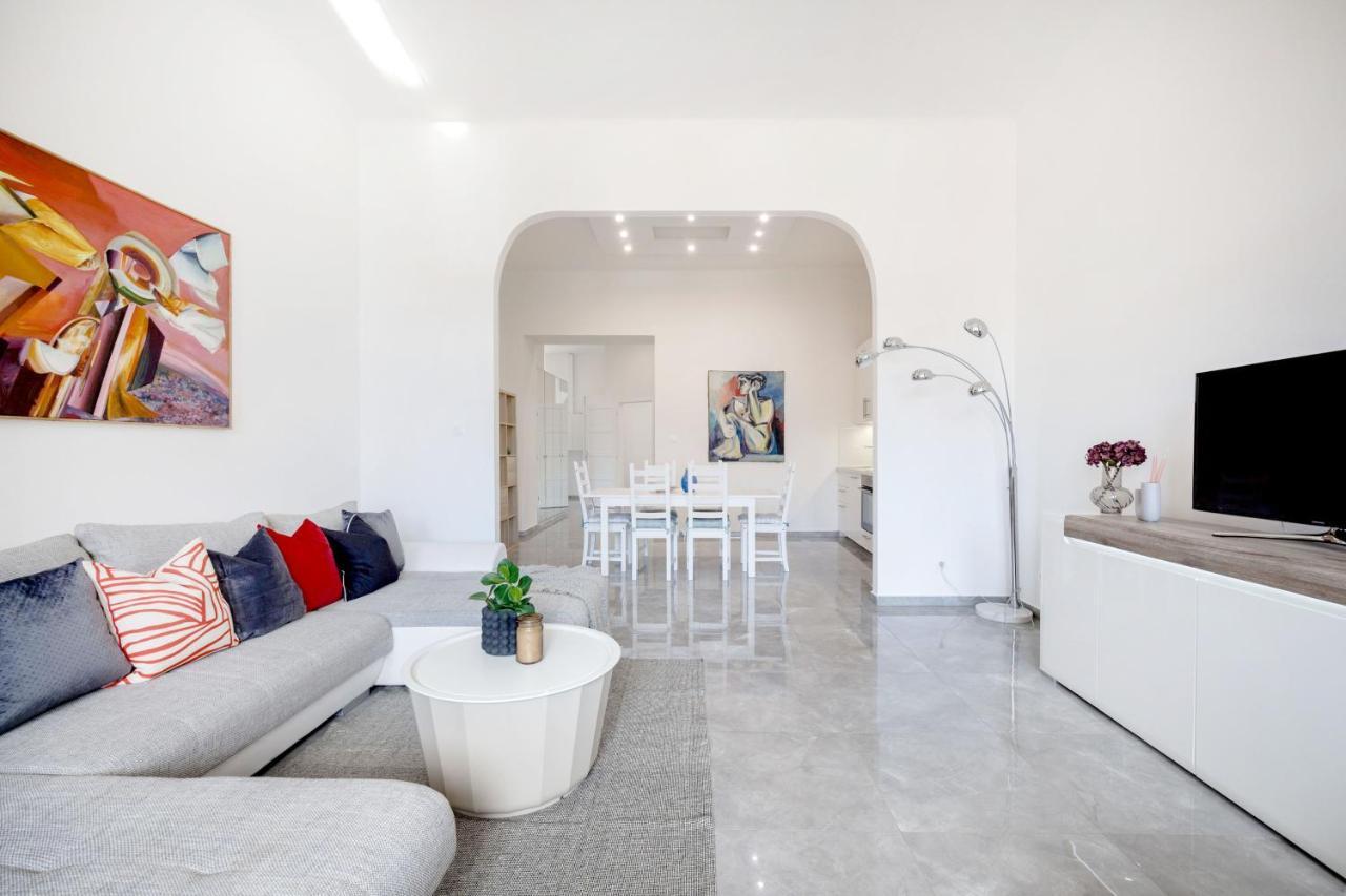 Skyline Serenity Retreat @vaci Famous Street Budapest