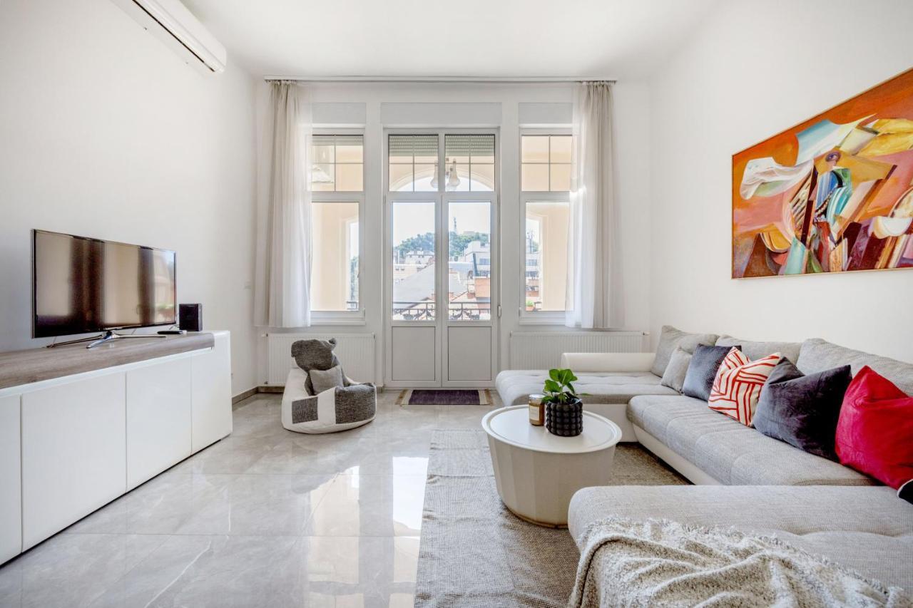 Skyline Serenity Retreat @vaci Famous Street Apartment