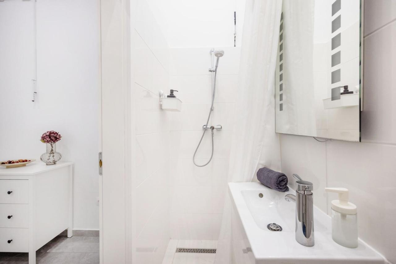 Skyline Serenity Retreat @vaci Famous Street Apartment Budapest
