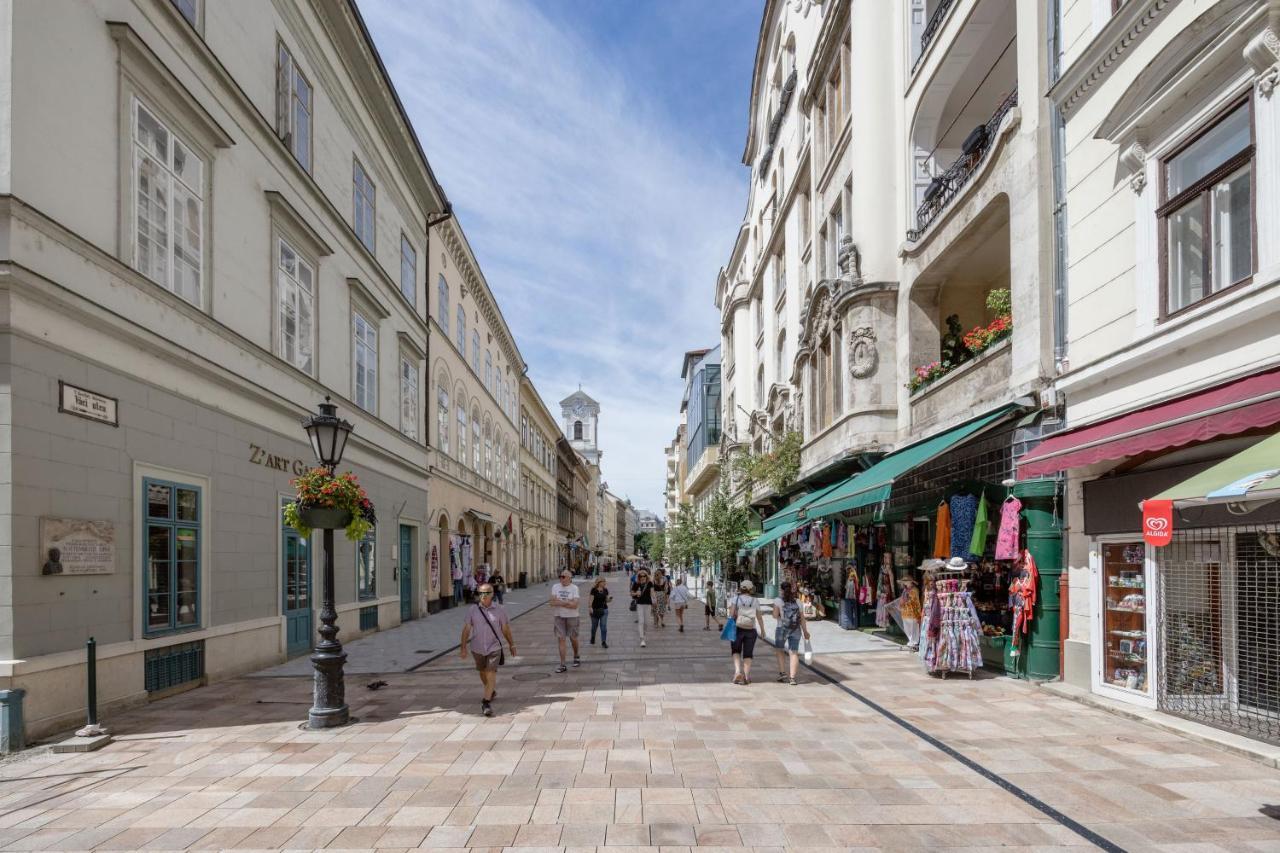 Skyline Serenity Retreat @vaci Famous Street Budapest
