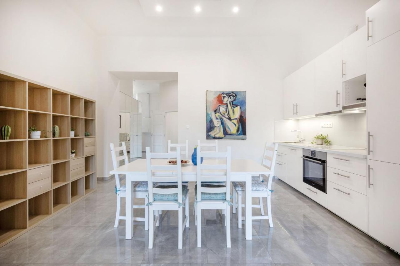 Skyline Serenity Retreat @vaci Famous Street Apartment *