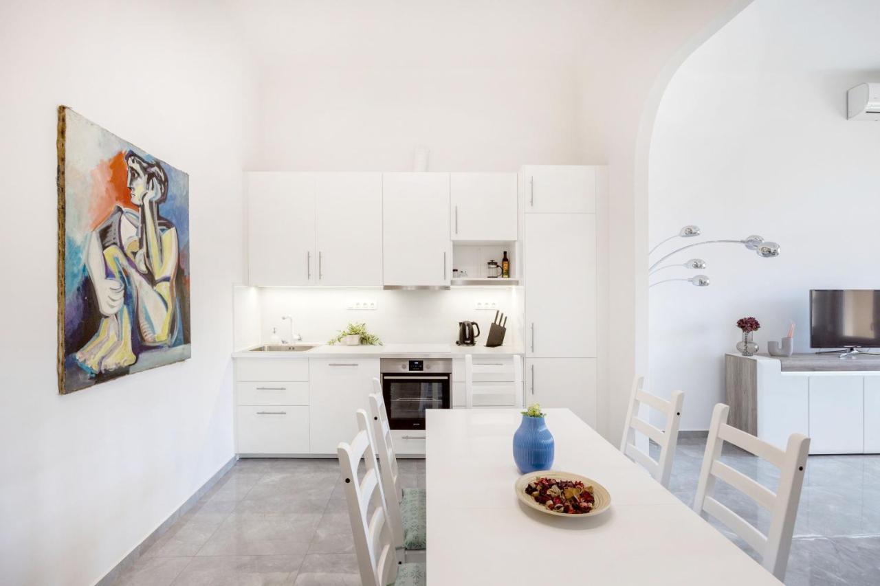 Skyline Serenity Retreat @vaci Famous Street * Budapest