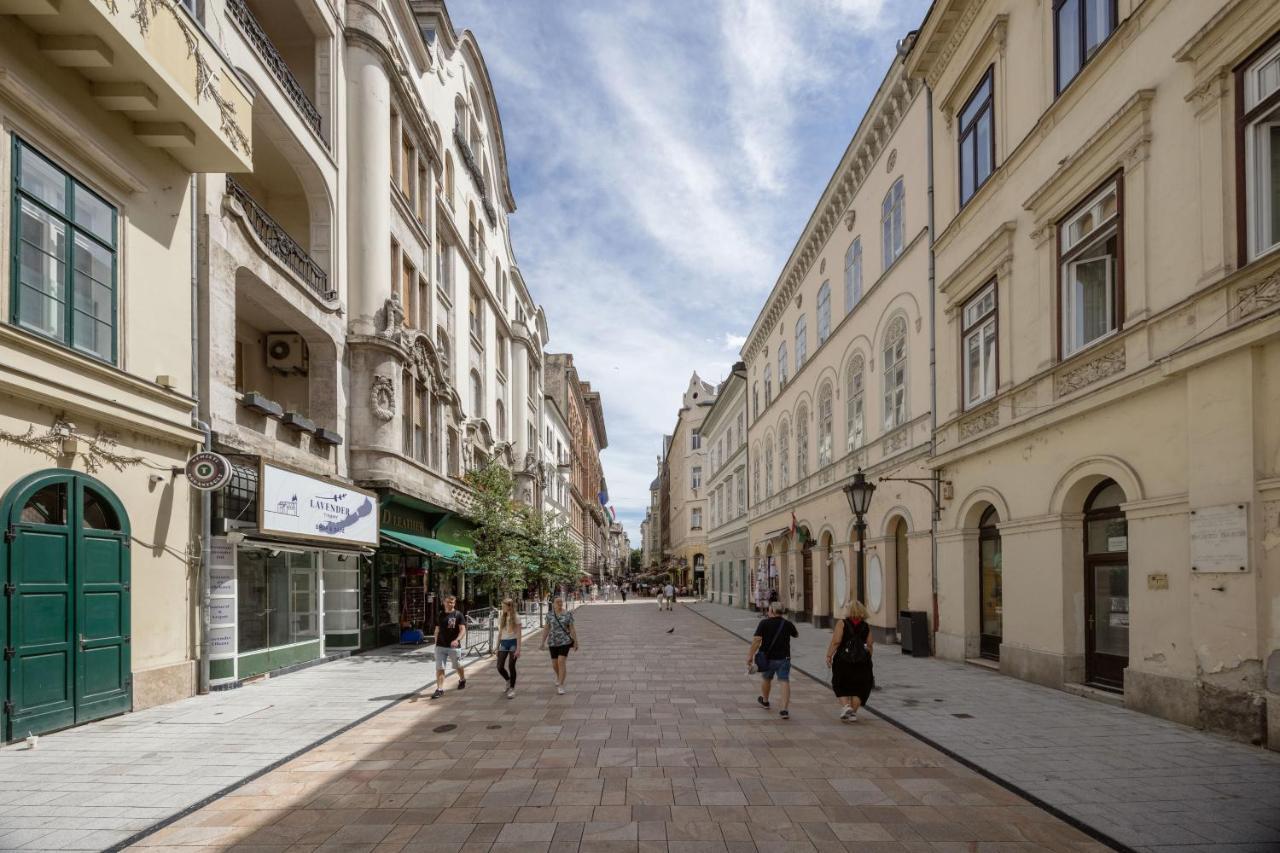 Апартаменты Skyline Serenity Retreat @vaci Famous Street